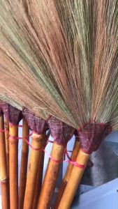 ไม้กวาดดอกหญ้า 2ด้าม (คละกัน)