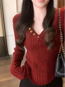 เสื้อสเวตเตอร์ถักสีแดงทรงเข้ารูปคอวีแขนยาวสไตล์เกาหลีสำหรับผู้หญิงในฤดูใบไม้ผลิและฤดูใบไม้ร่วง เสื้อสเวตเตอร์ถักแบบสวมหัว