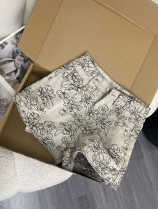 กางเกงขาสั้นผ้ายีนส์ทรงหลวมเอวสูงสำหรับผู้หญิงในช่วงฤดูร้อนปี 2025 กางเกงขาสั้นทรงหลวมเข้ารูปสำหรับสวมใส่กลางแจ้งในช่วงฤดูร้อน