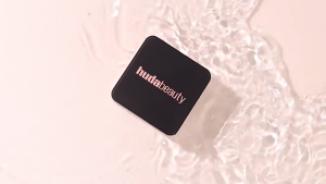 【SG Stock】Huda Beauty Easy Bake Loose Setting Powder 20g Translucent Finishing Powder for Makeup Oil Control & Pore Blurring Long-Lasting Matte Finish