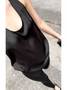 เสื้อกล้ามแขนกุดผู้หญิงนําเข้าสําหรับฤดูใบไม้ผลิ/ฤดูร้อนแจ๊กเก็ตอเนกประสงค์สวมใส่ชั้นในดีไซน์คอกลม INS อินเทรนด์