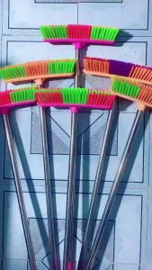 Cây Chổi nhựa chà sàn thân inox đầu bàn chải lông cứng cáp dể dàng chà sạch vết ố sân nhà vệ sinh