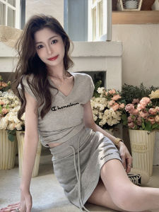 ชุดกีฬาลำลองสองชิ้นสำหรับผู้หญิงในช่วงฤดูร้อนปี 2025 ชุดกระโปรงสั้นสีรุ้งแฟชั่น ชุดกีฬาลำลองสำหรับผู้หญิงช่วงวัย 18-25 ปี