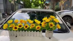Hoa hướng dương bình hoa cắm sẵn và chậu hàng rào hoa giả trang trí