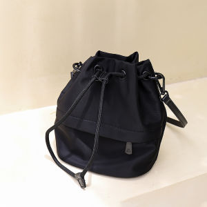 Túi Đeo Chéo Nữ Mới 2025 Túi Đeo Vai Dung Tích Lớn Bằng Vải Nylon Thiết Kế Dây Rút Túi Đeo Vai Đơn Thời Trang Thường Ngày