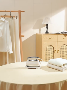 1300W Portable Travel Steamer Iron with LCD screen 180° Swivel Handle Shirt Ironing Machine Electric Steam Iron 手持挂烫机
