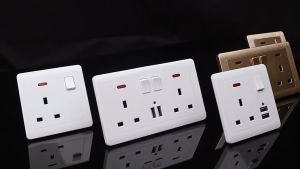 LSG UK standard type 13A Electrical socket for wall. 86 type Receptacle 3-hole dual USB 5V-2.1A port Wall Socket Switch Charger Plug Power Adapter White with mounted box set