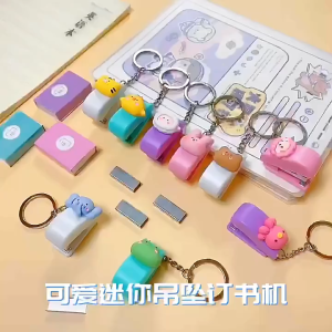 Rantai Kunci Kuromi Melody Mini Stapler Cute Portable Keychain Stapler Student Stationery Pendant