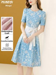 MINGSI | Đầm Ngắn Ôm Body Thêu Hoa