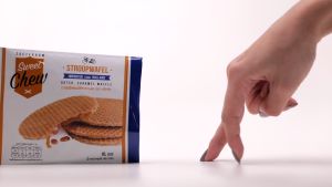 SweetChew สตรูปวาฟเฟิล รสช็อกโกแลต สอดไส้คาราเมล กล่อง 6 ชิ้น Stroopwafel Chocolate Caramel