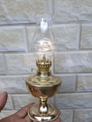 Đèn dầu bằng đồng thau