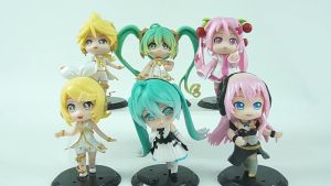 Action Figure VOCALOID HATSUNE MIKU x FRIENDS isi 2 pcs - Miniatur Topper Kue Pajangan Luka Len Rin