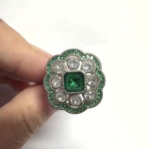 Huitan Geometric Design Women Ring Inlaid Brilliant White/Green Cubic Zirconia Luxury Wedding Party Accessories Jewelry for Lady