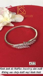 Vòng Tay Kiềng Tay  Hình hai Lá Nối Nhau Cao Cấp A32