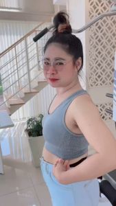 RAC1 เสื้อกล้ามโยคะแบบเสริมฟองน้ำในตัว เนื้อผ้ายืดหยุ่นใส่สบาย ผ้าระบายอากาศ ไม่มีรอยต่อ