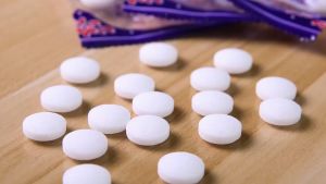 Natural Camphor Ball Drawer Deodorizer Wardrobe Odor Removal Insect-resistant Moth-proofing Mothball