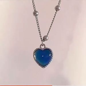 Bestella💗COD Versi Korea dari tingkat tinggi tingkat tinggi angin dingin hangat warna warna love temperament kalung titanium baja titanium rantai tulang liar aksesoris