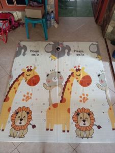 Matras Lipat Alas Bermain Anak Play Mate Bayi Playmate Baby + Free Tas ( 175cm x 55cm x 0.8cm ) Gambar Motif Random Produk Rawan Rusak Saat Pengiriman *Embun Mart Sidoarjo*