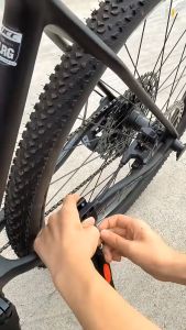 Chân Chống xe đạp thể thao chất liệu nhôm gắn khung