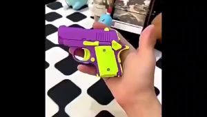Mainan Pist0l Tanpa Peluru 3D Fidget Toy OCT 8181 | Fidget Toy Pist0l Mainan Anak Anak Ukuran MIni Dari Bahan Plastik Mainan Anak Laki Laki Pist0l Lobak Gravity Tanpa Menggunksn Baterai