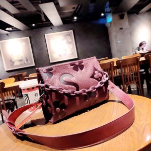 European Station Genuine Leather Square Pouch 2024 New Arrival Fashion First Layer Embossed Womens Cow Leather Bag Chain Crossbody Handbag