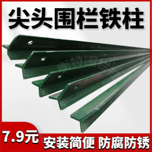 เสาเหล็กกล้าหม้อหล่อหนาป้องกันการสนิมสำหรับกำแพงเลี้ยงสัตว์กลางแจ้ง แท่งเหล็กกล้าหม้อหล่อแบบแท้ สามเหลี่ยม ทรงหัวเข็ม