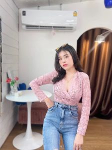 เสื้อลูกไม้ MesubShop ผ้ายืดเยอะ ลูกไม้แต่งลายสลับลายฉลุ ทรงคอวีไขว้หน้าแขนยาว เนื้อผ้านุ่ม เสื้อไปวัด เสื้อไปทำบุญ แท็กซี่