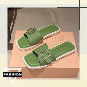 LiShops แนะนำ   รองเท้าแตะแฟชั่น พื้นไม่หนา ดีเทลน่ารัก พร้อมสีสันพาสเทลให้เลือก แมทช์ง่าย ราคาถูก สาวๆมาจับมาจองกันได้