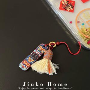 Handmade Sandalwood Lion Head Keychain Bag Pendant New Year Gift Lucky Charm Fashion Accessory Traditional Chinese Culture Symbol