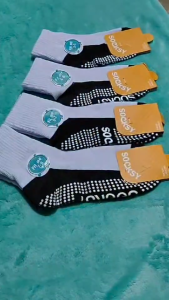 ถุงเท้านักเรียน กันลื่น Socksy เนื้อหนา สีขาวพื้นเทา มีกันลื่น คุ้มข้อเท้า มีหลายขนาดให้เลือก /3-5/4-6/ /5-7/ /7-9/ 9-12/ แพ็ค1โหล12คู่ เเพ็คครึ่งโหล6คู่ ใส่ดี มีสินค้าพร้อมส่ง