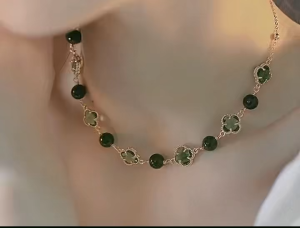 Viviann Original sterling silver New Green Jade Necklace Summer Clavicle Chain four-leaf Clover Beads Womens Neck Chain Kpop Choker Necklace Gold Color Chocker Jewelry On The Neck Pendant For Girl