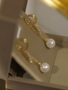 Good 999 18K Gold Fashionable and Personalized Pearl Crystal Tassel Earrings ES63747