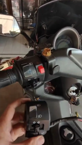 N max ปะกับสวิทช์แฮนด์ข้างซ้าย มีไฟผ่าหมาก มีไฟpass ปลั๊กเสียบตรงรุ่น ไม่ตัดสาย พร้อมรีเลย์ปรับจังหวะได้