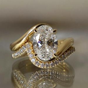 Huitan 2Pcs/Set Women Ring Elegant Layering Wedding Engagement Noble Accessories Party Fashion Inlaid Shiny CZ Lady Jewelry