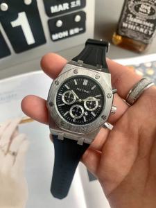 Men Watch Silicone Band Stylish Gold Large Dial Calendar Three-Eye Design Casual Accessible Luxury Retro Quartz Watch Tide