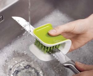 JOSEPH JOSEPH BladeBrush™ Knife & Cutlery Cleaning Brush