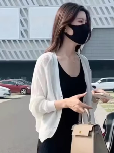 เสื้อคาร์ดิแกนถักบางสำหรับผู้หญิงในช่วงฤดูร้อน ผ้าไหมน้ำแข็ง แขนยาว คอวี ทรงหลวม สไตล์เกาหลี เสื้อคลุมกันแดดแบบสวมหัว