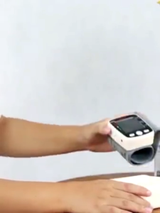 TOUTOU เครื่องวัดความดันโลหิต อิเล็กทรอนิกส์ ชีพจร ดิจิทัลอัตโนมัติ เป็นแบบพกพา สีเงิน