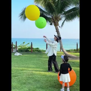 36 Inch Giant Outdoor Balloon Thick Anti Burst Kids Party Balloon Park Photo Prop Giant Balloon Toy Belon Gergasi 36 Inci Belon Tebal Anti Letup Mainan Kanak Kanak Belon Parti Taman Bergambar 36寸超大户外气球儿童防爆加厚大气球公园草地拍照摆摊玩具派对活动装饰气球 A534
