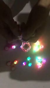 Utopia สปินเนอร์มีไฟ ไจโร ของเล่น LED Fidget Spinner แฮนด์สปินเนอร์ ของเล่นเด็ก