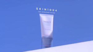 SKIN1004 Madagascar Centella Hyalu-Cica Water-fit Sun Serum SPF50 PA++++ 50ml | Lightweight Hydrating Sunscreen | No White Cast & Dewy Finish for All Skin Types