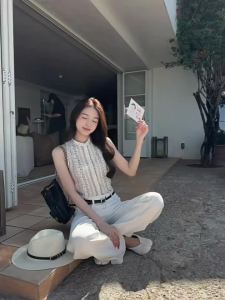 OIOI ESSE | Quần Jeans Trắng Xòe Dưới Đỡ Phù Hợp