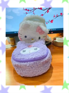 น่ารักกระทัดรัดอกระเป๋าเครื่องสำอางค์ Sanrio มาใหม่ - ทรงกลม มีหูหิ้ว ซิปเปิดได้รอบด้าน ขนาดเส้นผ่าศูนย์กลางประมาณ 20 cm