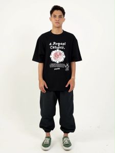 Moutley Kaos Pria Lengan Pendek Oversized Fit Katun 16s a Moment Catcher OL-M050125