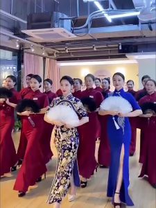 Gaya Jepang Kipas bulu / Lolita kipas lipat bulu / Gotik kipas lipat tangan / klasik Kipas tangan renda Dengan liontin rumbai - hitam/putih