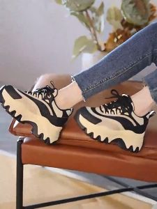 2025มาใหม่ รองเท้าผู้หญิง รองเท้าผ้าใบ รองเท้ากีฬาเพิ่มส้นสูง5ซม สไตล์เกาหลีสุดฮิต รองเท้าที่ทำให้คุณดูดี จัดส่งภายใน 24 ชั่วโมง