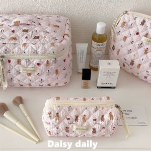 Cute Bear Portable Travel Makeup Bag Womens New 2025 Handheld Storage Bag Cartoon Student Luggage Organizer Polyester