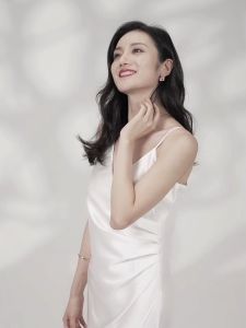 🖤Swarovski🖤Dancing Swan series สร้อยคอพร้อมจี้พลอยสีแดงโรสโกลด์ สร้อยคอแฟชั่นสตรีเงิน 925 (XL-HS869505445) สร้อยคอคู่รักสไตล์ดีไซน์คลาสสิก ของขวัญพิเศษสำหรับแฟนหรือแฟนของคุณ