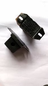 Stopper Sasis Belakang Innova kijang lgx Hilux Pajero Bahan Spon dan karet Hitam Harga 1 set