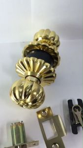 ลูกบิดประตู สีทองลายฝักทอง SENDAI No.5588 SB/PB